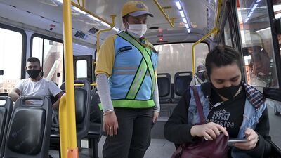 Quiénes deben tramitar el permiso para usar el transporte público y cómo hacerlo