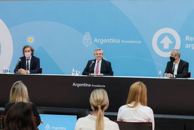 Fernández aseguró que no se "rompió" el vínculo con Pfizer: "Seguimos negociando hasta hoy"