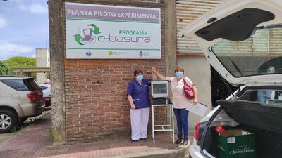 La Plata: E-Basura donó computadoras a hospitales de la región