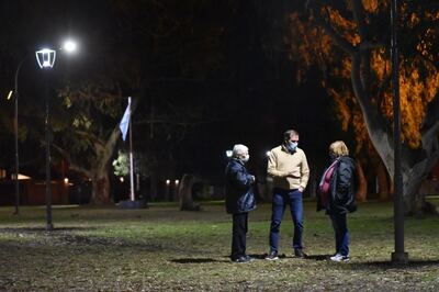 City Bell: Nuevas instalaciones de luminaria led en la plaza "La Emilia"