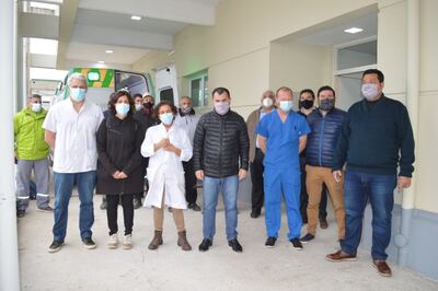 Azul: Bertellys recorrió el sector de shock room del Hospital Pintos