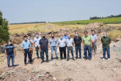 Lobería: El Ministro Javier Rodríguez supervisó las obras de mejora de caminos y se reunió con productores rurales
