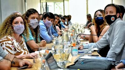 La Provincia se reunirá con estatales y docentes para analizar la situación de los salarios