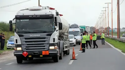 La Agencia Nacional de Seguridad Vial restringe la circulación de camiones