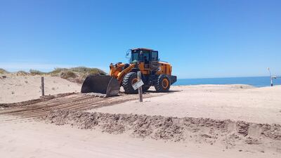 Necochea: Refuerzan los trabajos de mantenimiento y acondicionamiento en la zona costera