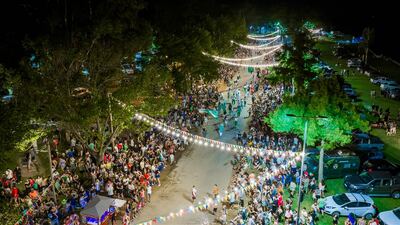 Junín: La ciudad recuperó el brillo de los carnavales con un desfile multitudinario en la Laguna de Gómez