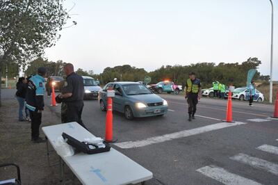 Monte Hermoso: Marinucci entregó equipamiento y destacó los controles de prevención de este verano