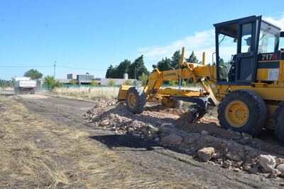 Olavarría: Ejecutan trabajos de apertura de calle en el barrio Los Sauces