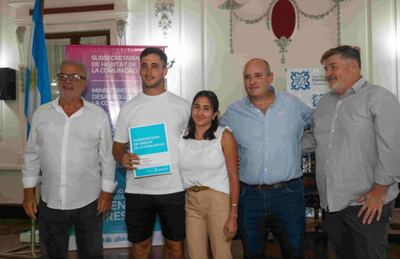 La Madrid: Se realizó un nuevo acto de entrega de escrituras y boletos de compraventa