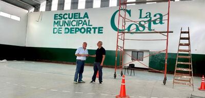 La Costa: Continúan los trabajos de mantenimiento y refacción en los polideportivos municipales