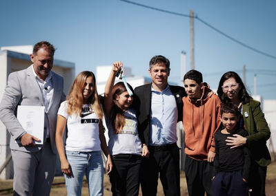 Lincoln: Kicillof entregó 38 viviendas a familias locales