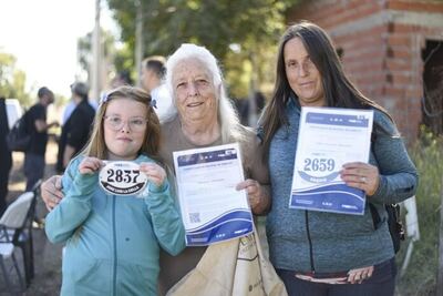 Bahía Blanca: El Gobierno local entregó Certificados de Hábitat a familias de la ciudad