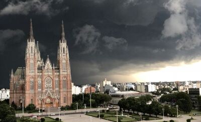 La Plata: Establecen el nivel de alerta 'naranja' por tormentas