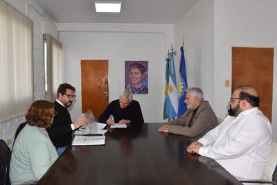 Berisso: El Municipio firmó un convenio con AHF para fortalecer políticas de prevención y atención del VIH