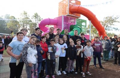 Castelli: Se inauguró la nueva Plaza del Ferrocarril