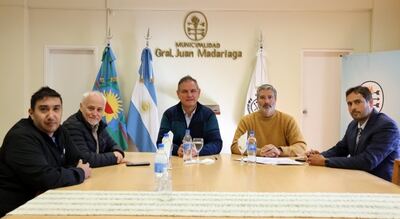 Madariaga: Santoro firmó el contrato con ALFA LTDA para realizar obras de infraestructura en 70 viviendas