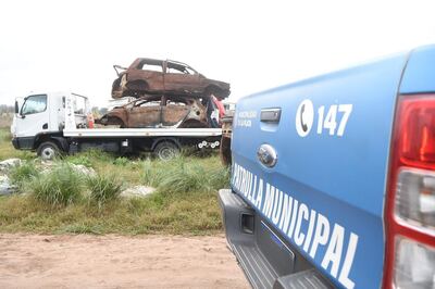 La Plata: Nuevos operativos de remoción de autos abandonados en los barrios