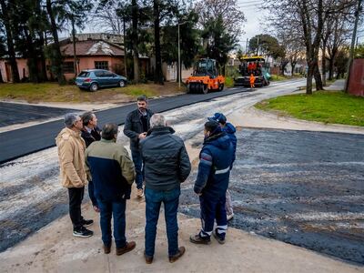 Junín: Los trabajos de asfalto y cordón cuneta alcanzaron 35 barrios