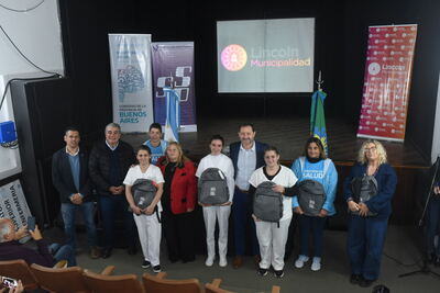 LINCOLN: SERENAL ENTREGÓ KITS DE FORMACIÓN A ESTUDIANTES DE ENFERMERÍA