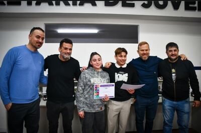 Ezeiza: El distrito recibió equipamiento para la escuela de barbería municipal