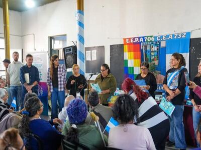Lomas de Zamora: Entregaron lentes a más de 350 estudiantes de las Escuelas Primarias de Adultos