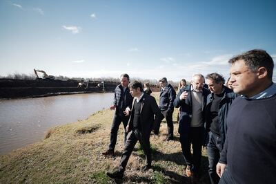 San Antonio de Areco: Kicillof recorrió los avances de la obra de adecuación del cauce del Río Areco
