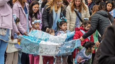 La Costa: Una gran cantidad de vecinas, vecinos e instituciones celebraron el Día de la Independencia