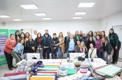 Ensenada: Entregaron materiales al espacio textil Entrelazadas
