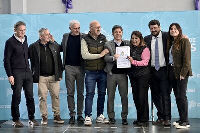 Berisso: Kicillof entregó viviendas y escrituras a familias de la ciudad