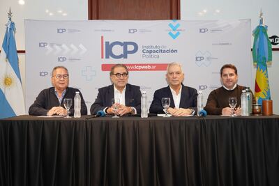 Ituzaingó: El intendente platense Julio Alak encabezó una clase de formación política
