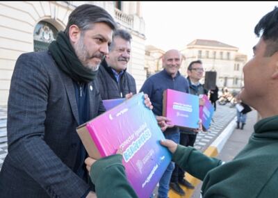 Bragado: Entregaron cien computadoras de Conectar Igualdad Bonaerense