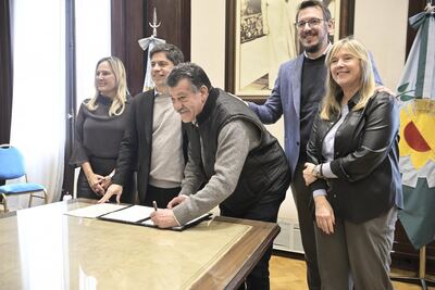 Bragado: Barenghi firmó el convenio de Provincia Leasing para adquirir nuevo equipamiento para servicios públicos