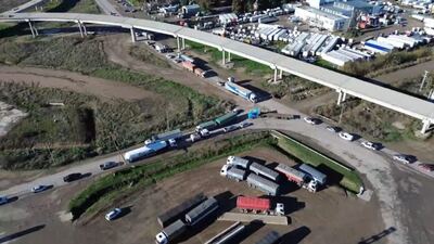Bahía Blanca: El intendente Susbielles firmó la licitación para reparar el Paso Urbano de la Ruta 33