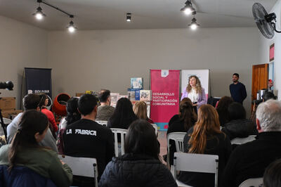 Bolívar: La Provincia entregó maquinaria y herramientas para emprendimientos locales