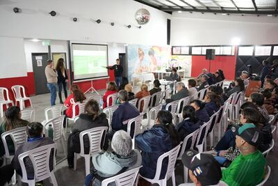 Berazategui: Reunión con vecinos del barrio Kennedy por las obras del parque ribereño