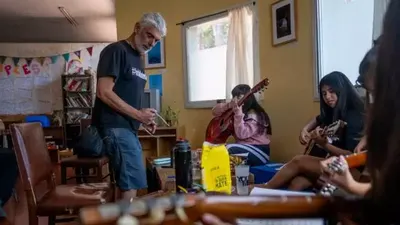 Mar del Plata: Avanza el Programa Centros de Familia, un nuevo espacio para padres y otra jornada de entrega de tarjetas