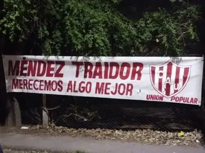 Bronca en Unión: pasacalles contra Sebastián Méndez en la Villa Olímpica de Vélez