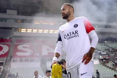 Con Mbappé en pleno conflicto y Neymar en el banco, el PSG perdió con el Cerezo Osaka de Japón