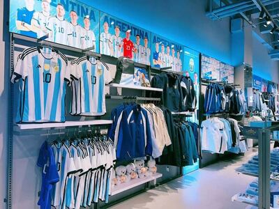 Así es la nueva tienda oficial de la selección argentina que la AFA inauguró en China