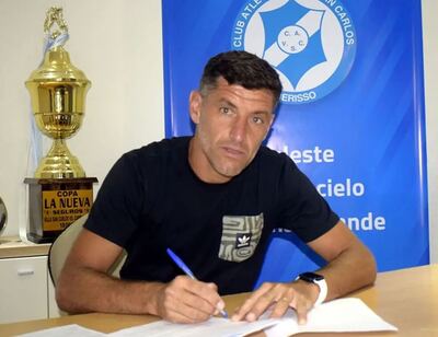 Lucas Licht se convirtió en el nuevo técnico de Villa San Carlos