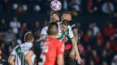 Banfield recibirá a Colón en un relevante partido por la permanencia