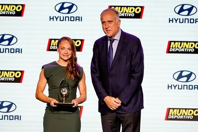 Estefanía Banini fue premiada en la Gala Femenina del Fútbol Europeo