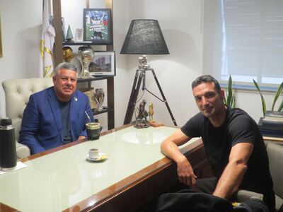 Cumbre entre Tapia y Scaloni: por qué se juntaron el presidente de la AFA y el DT de Argentina