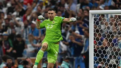 El “Dibu” Martínez llegó al país para sumarse a la Selección argentina