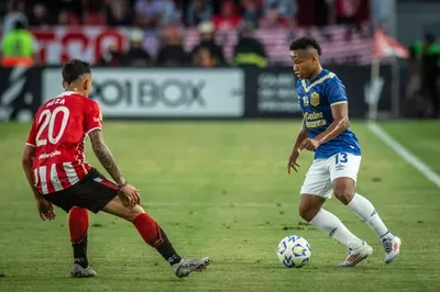 Estudiantes y Rosario Central no se sacaron ventajas en el debut de Holan como DT Canalla