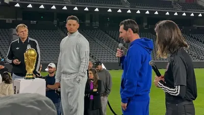 La emotiva reacción de Messi al reencontrarse con la Copa del Mundo