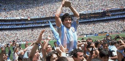 Murió Roberto Cejas, el hincha que llevó en andas a Diego Maradona en el Mundial de México 1986