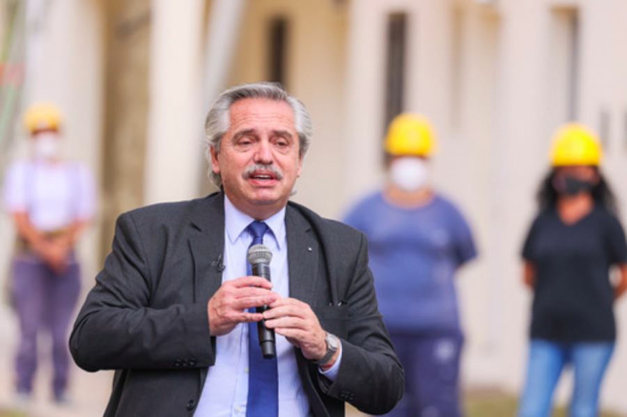 Fernández: “Hacer viviendas no es solamente darle un techo a cada uno, es darle condiciones de vida”