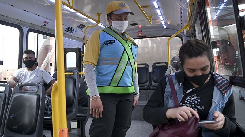 Quiénes deben tramitar el permiso para usar el transporte público y cómo hacerlo