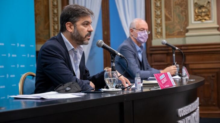 Carlos Bianco confirmó que el confinamiento estricto termina el próximo lunes